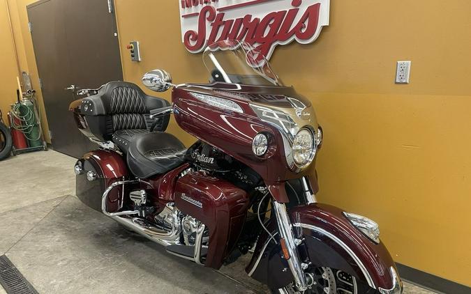 2021 Indian Motorcycle® Roadmaster® Maroon Metallic/Crimson Metallic