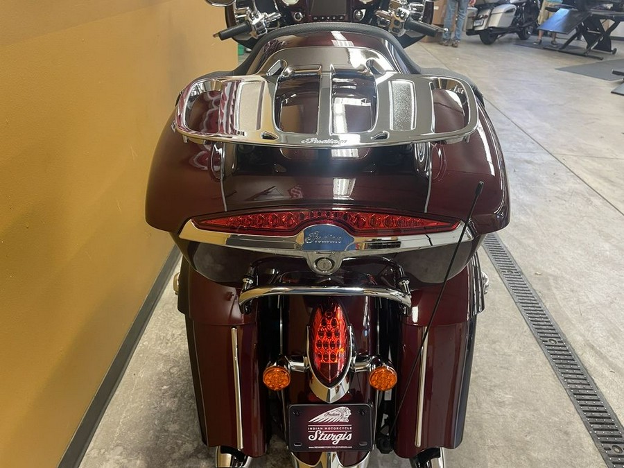 2021 Indian Motorcycle® Roadmaster® Maroon Metallic/Crimson Metallic