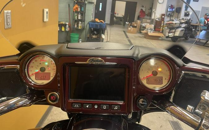 2021 Indian Motorcycle® Roadmaster® Maroon Metallic/Crimson Metallic