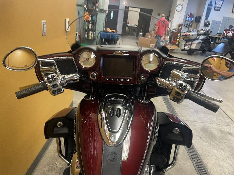 2021 Indian Motorcycle® Roadmaster® Maroon Metallic/Crimson Metallic