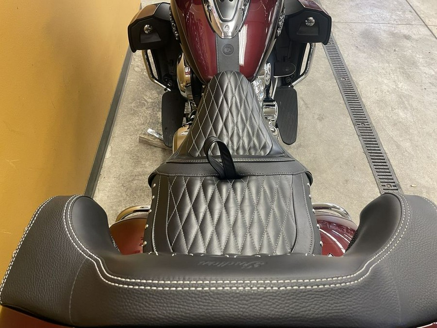 2021 Indian Motorcycle® Roadmaster® Maroon Metallic/Crimson Metallic