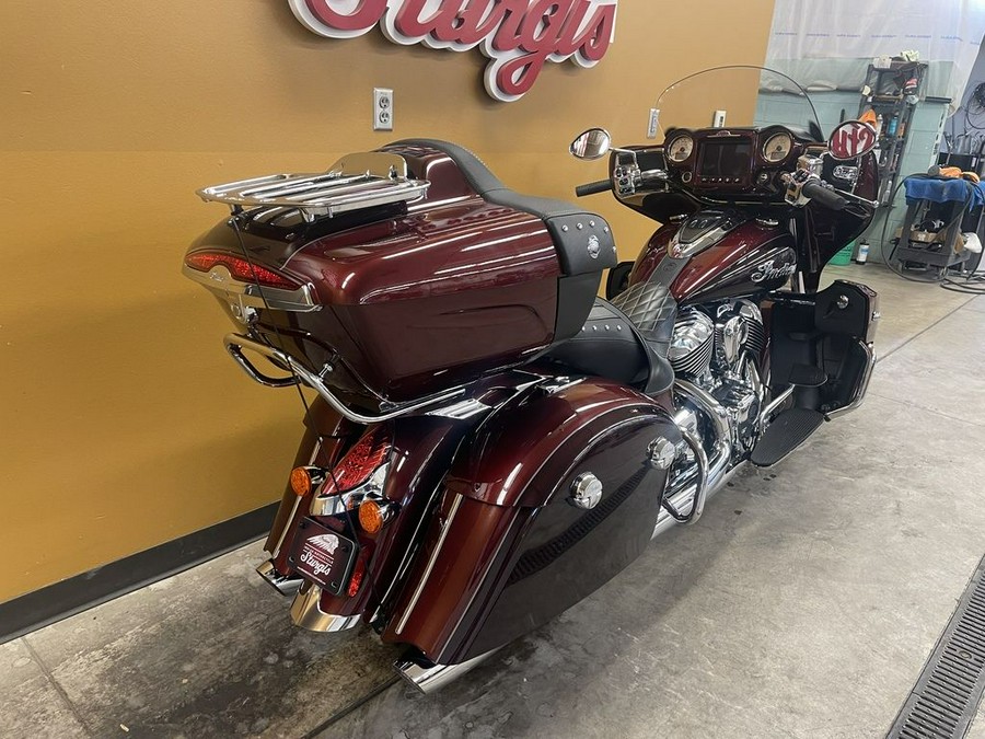 2021 Indian Motorcycle® Roadmaster® Maroon Metallic/Crimson Metallic