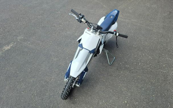 2027 Husqvarna EE 5 - 34744