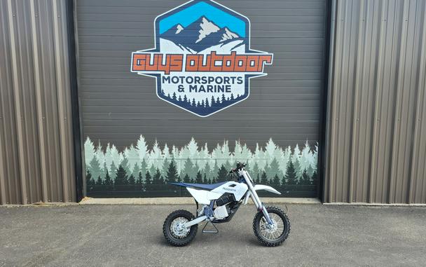 2027 Husqvarna EE 5 - 34744