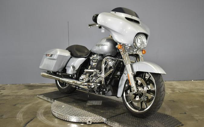 2020 Harley-Davidson Street Glide Barracuda Silver