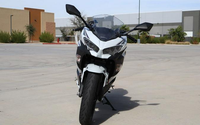 2023 Kawasaki Ninja 400 ABS Pearl Blizzard WhiteMetallic Carbon Gray