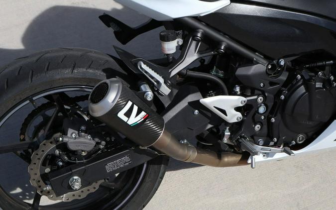 2023 Kawasaki Ninja 400 ABS Pearl Blizzard WhiteMetallic Carbon Gray