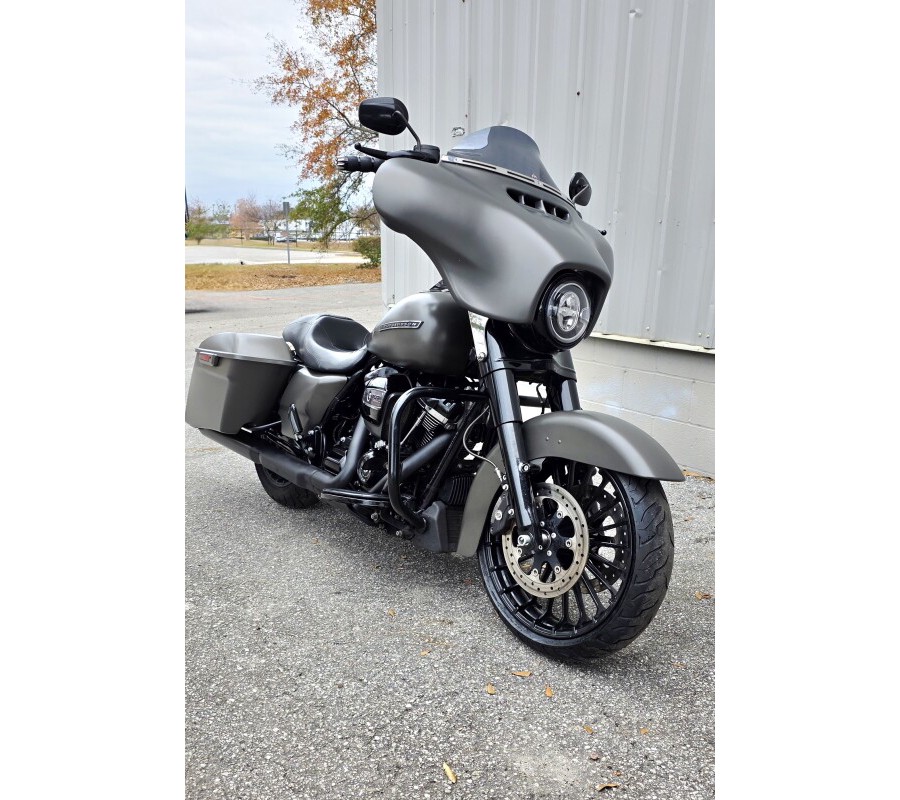 2018 Harley-Davidson® FLHRXS Road King® Special
