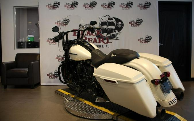 2019 Harley-Davidson® FLHRXS ROAD KING SPECIAL