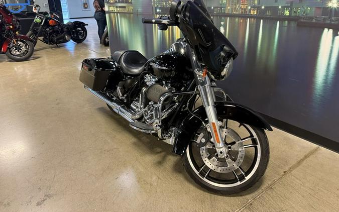 2017 Harley-Davidson FLHX - Street Glide