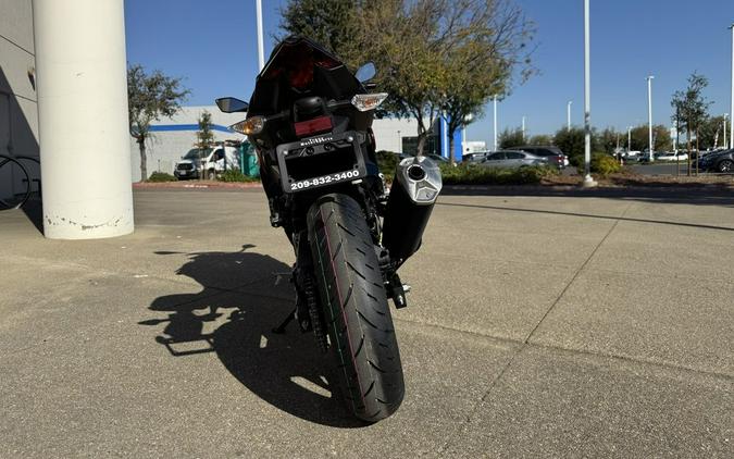 2026 Kawasaki Ninja® 500 ABS Metallic Yellowish Green/Ebony