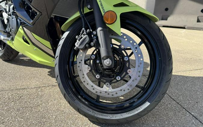 2026 Kawasaki Ninja® 500 ABS Metallic Yellowish Green/Ebony