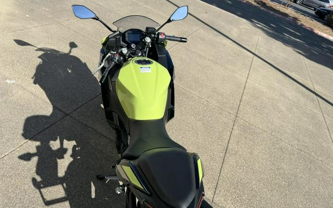 2026 Kawasaki Ninja® 500 ABS Metallic Yellowish Green/Ebony