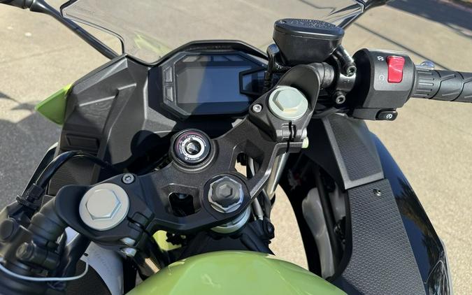 2026 Kawasaki Ninja® 500 ABS Metallic Yellowish Green/Ebony