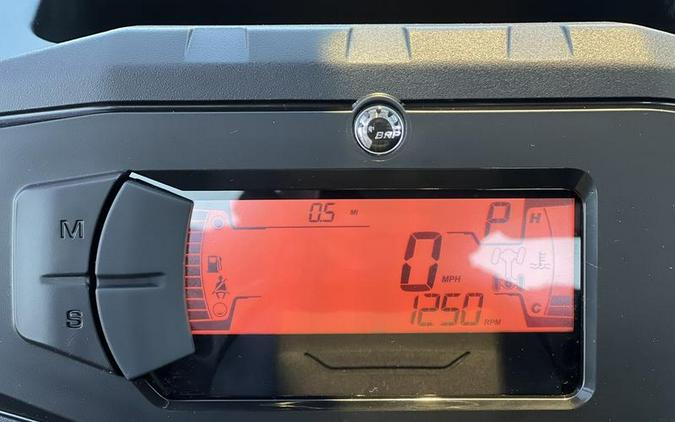 2026 Can-Am® Defender DPS CAB HD10