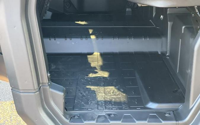 2026 Can-Am® Defender DPS CAB HD10