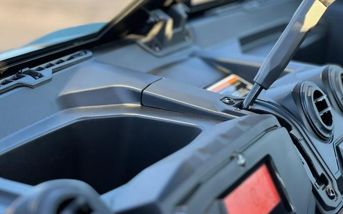 2026 Can-Am® Defender DPS CAB HD10