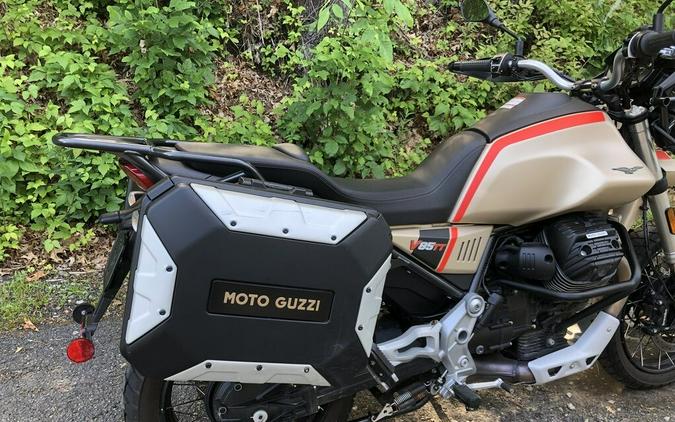 2021 Moto Guzzi V85 TT Travel E5 Sabbia Namib