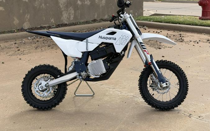 2027 HUSQVARNA EE 5