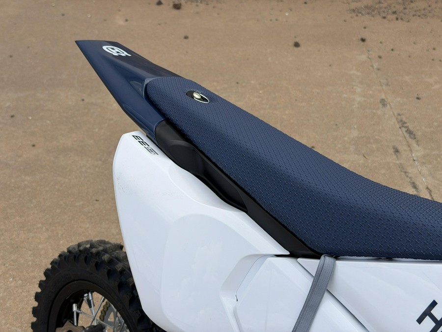 2027 HUSQVARNA EE 5
