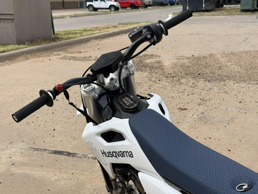 2027 HUSQVARNA EE 5