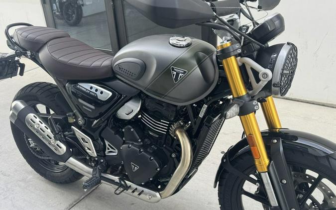 2027 Triumph Scrambler 400 X Matte PewtergreyMatte Khaki Green
