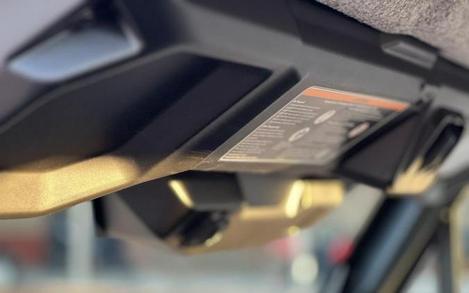 2026 Can-Am® Defender XT CAB HD11