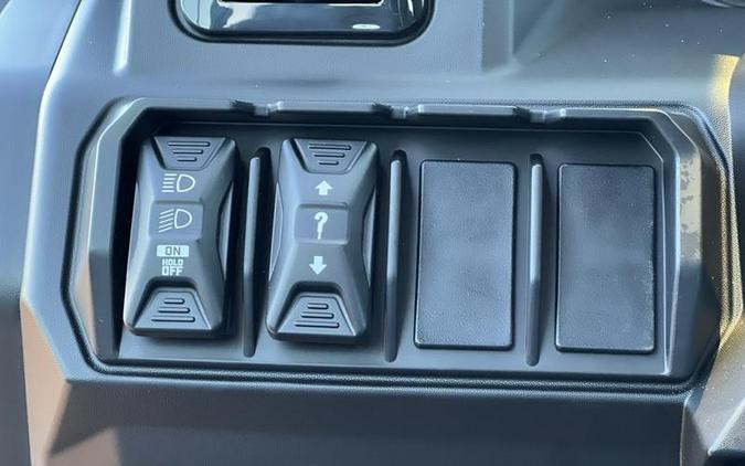 2026 Can-Am® Defender XT CAB HD11