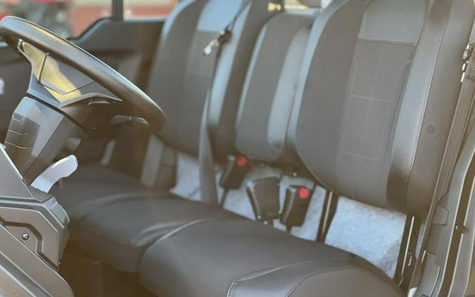 2026 Can-Am® Defender XT CAB HD11