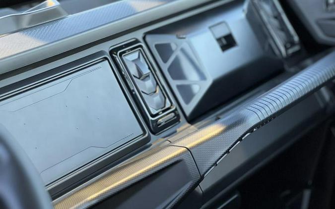 2026 Can-Am® Defender XT CAB HD11