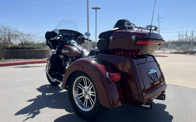 2024 Harley-Davidson® FLHTCUTG Tri Glide® Ultra Red Rock 863220