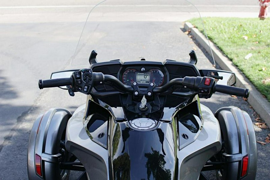 2017 Can-Am® Spyder® F3-T 6-Speed Semi-Automatic (SE6)