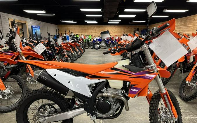 2024 KTM 500 EXC-F Six Days First Look [Fast Facts]