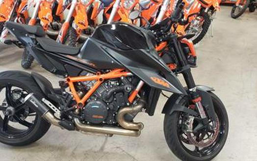 Video: Watch our 2020 KTM 1290 Super Duke R...