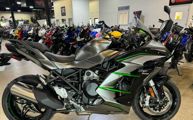 2019 Kawasaki Ninja H2 SX SE+ Review: Supercharged Travel