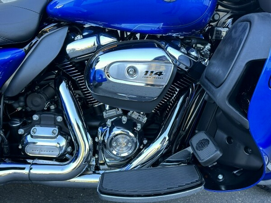 Harley-Davidson Tri Glide Ultra 2024 FLHTCUTG 84481154 BLUE BURST W/ PINSTRI