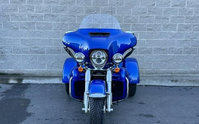 Harley-Davidson Tri Glide Ultra 2024 FLHTCUTG 84481154 BLUE BURST W/ PINSTRI
