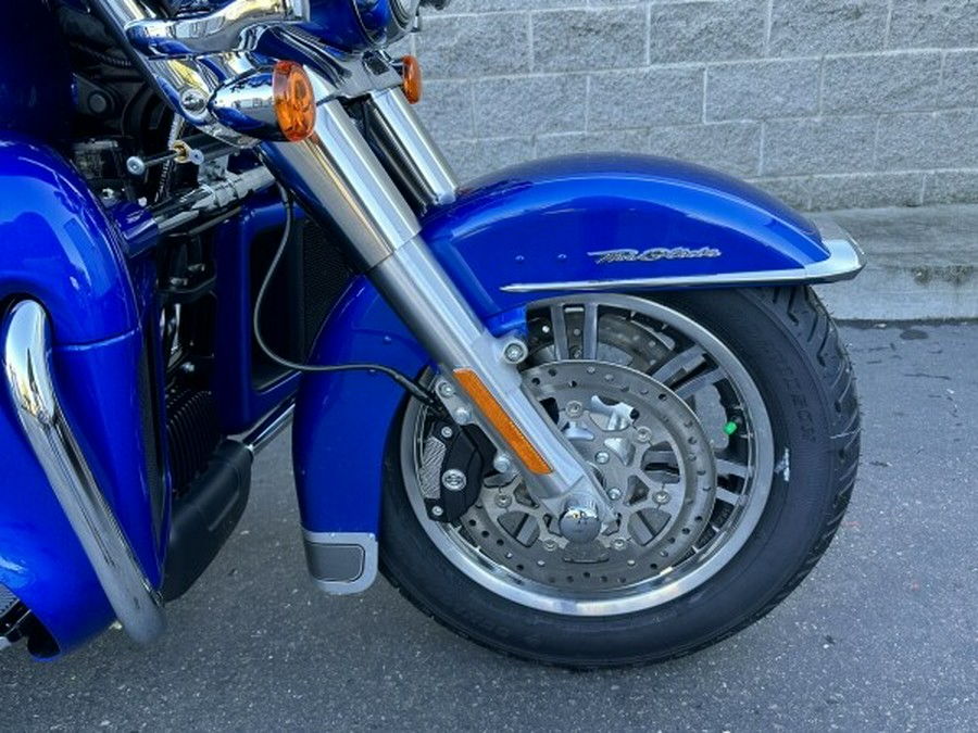 Harley-Davidson Tri Glide Ultra 2024 FLHTCUTG 84481154 BLUE BURST W/ PINSTRI