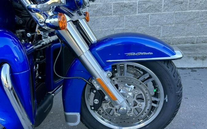 Harley-Davidson Tri Glide Ultra 2024 FLHTCUTG 84481154 BLUE BURST W/ PINSTRI