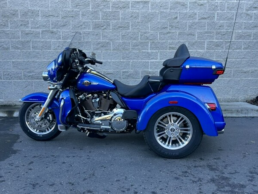 Harley-Davidson Tri Glide Ultra 2024 FLHTCUTG 84481154 BLUE BURST W/ PINSTRI