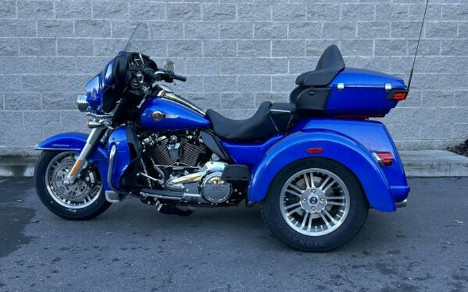 Harley-Davidson Tri Glide Ultra 2024 FLHTCUTG 84481154 BLUE BURST W/ PINSTRI