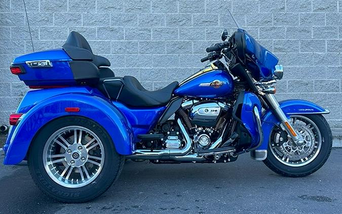 Harley-Davidson Tri Glide Ultra 2024 FLHTCUTG 84481154 BLUE BURST W/ PINSTRI