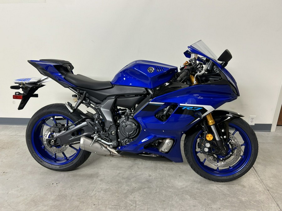 2025 Yamaha YZF R7 (YZFR7SCL)