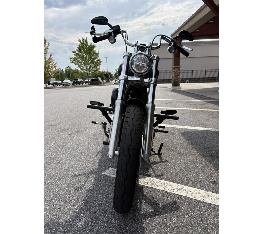 2024 Softail Standard Vivid Black