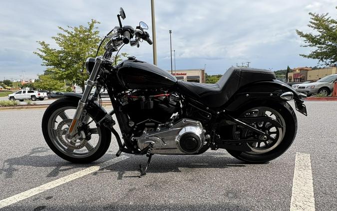 2024 Softail Standard Vivid Black