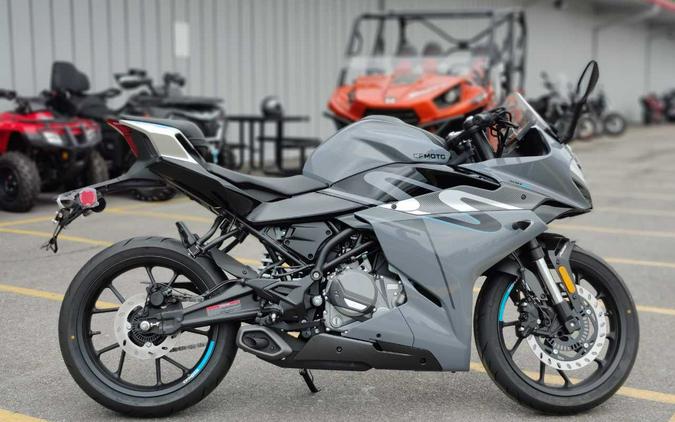 2023 CFMOTO 300 SS