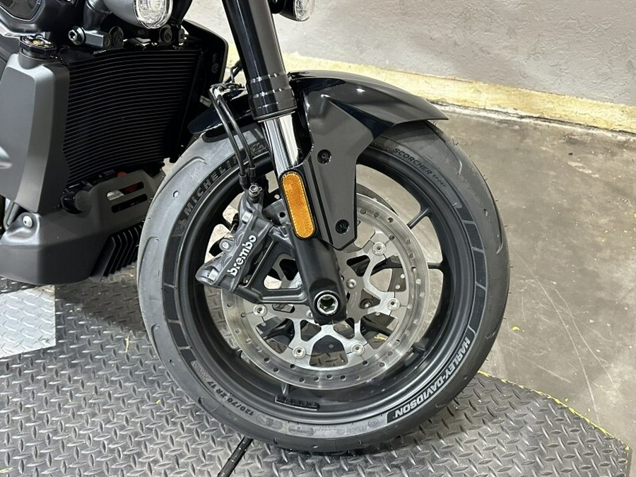 Harley-Davidson® Pan America® 1250 ST 2025 RA1250ST 84638273 BRILLIANT RED