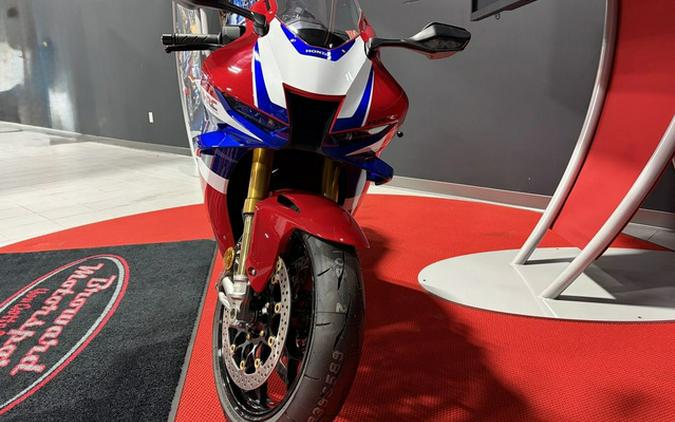 2025 Honda CBR1000RR-R Fireblade SP