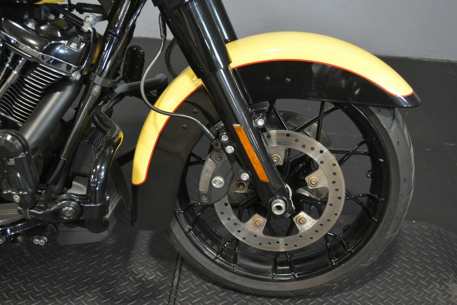 2023 Harley-Davidson Street Glide Special Industrial Yellow/Vivid Black - Black Finish