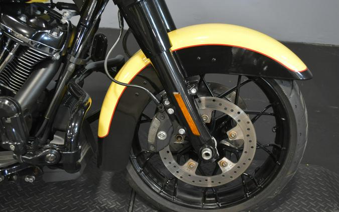 2023 Harley-Davidson Street Glide Special Industrial Yellow/Vivid Black - Black Finish